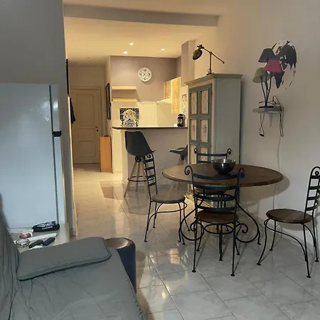 Deloye Fshh Apartment *