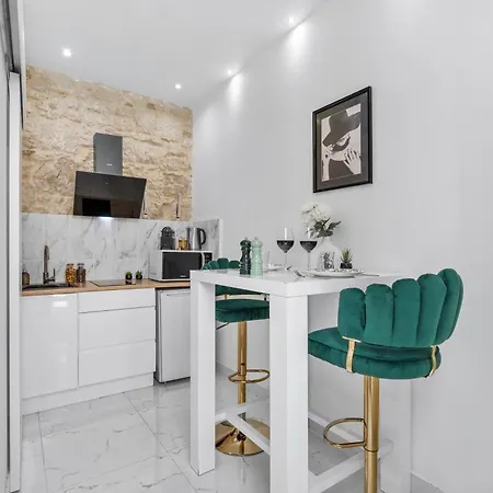 2 - Hyper Centre - Air-conditioned - Terrace - Quiet - Tramway - Equipped Kitchen - Wifi Apartment Nice