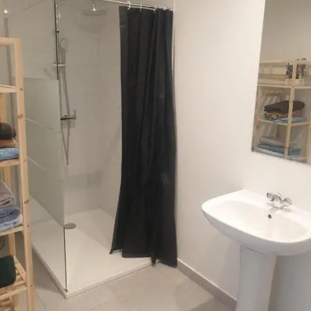 Grand Appartement, 2 Ou 3 Ou 4 Pieces, Tramway Sur Place, Proche Gare Sncf St Augustin 5 Min, Aeroport A 7 Min, Ou Allianz Riviera 10 Min, Palais Nikaia 2 Min , Supermarche Sur Place, Parking Possible Si Disponible Ou Payant A 1000 Metre Nice