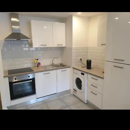 Grand Appartement, 2 Ou 3 Ou 4 Pieces, Tramway Sur Place, Proche Gare Sncf St Augustin 5 Min, Aeroport A 7 Min, Ou Allianz Riviera 10 Min, Palais Nikaia 2 Min , Supermarche Sur Place, Parking Possible Si Disponible Ou Payant A 1000 Metre Appartamento Nizza