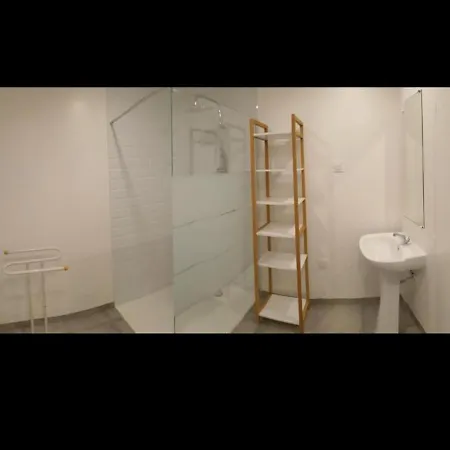 Daire Grand Appartement, 2 Ou 3 Ou 4 Pieces, Tramway Sur Place, Proche Gare Sncf St Augustin 5 Min, Aeroport A 7 Min, Ou Allianz Riviera 10 Min, Palais Nikaia 2 Min , Supermarche Sur Place, Parking Possible Si Disponible Ou Payant A 1000 Metre Nice