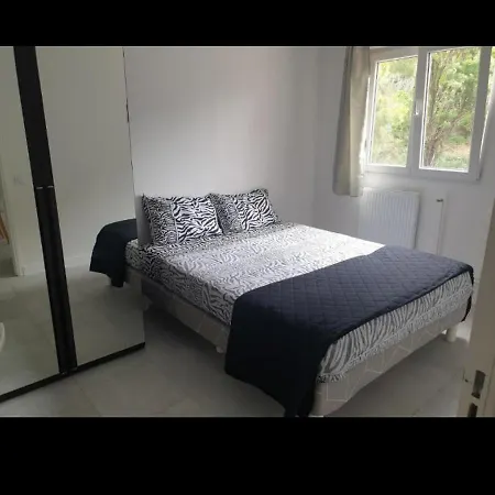 Grand Appartement, 2 Ou 3 Ou 4 Pieces, Tramway Sur Place, Proche Gare Sncf St Augustin 5 Min, Aeroport A 7 Min, Ou Allianz Riviera 10 Min, Palais Nikaia 2 Min , Supermarche Sur Place, Parking Possible Si Disponible Ou Payant A 1000 Metre Daire *