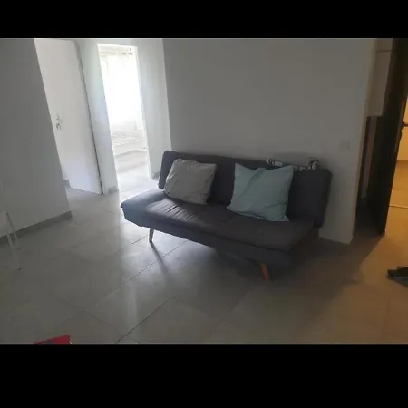 Grand Appartement, 2 Ou 3 Ou 4 Pieces, Tramway Sur Place, Proche Gare Sncf St Augustin 5 Min, Aeroport A 7 Min, Ou Allianz Riviera 10 Min, Palais Nikaia 2 Min , Supermarche Sur Place, Parking Possible Si Disponible Ou Payant A 1000 Metre Appartamento *