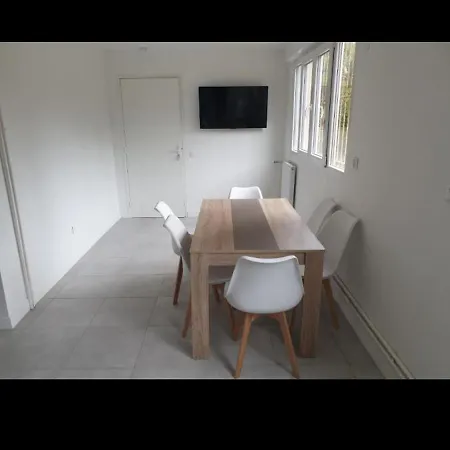 Grand Appartement, 2 Ou 3 Ou 4 Pieces, Tramway Sur Place, Proche Gare Sncf St Augustin 5 Min, Aeroport A 7 Min, Ou Allianz Riviera 10 Min, Palais Nikaia 2 Min , Supermarche Sur Place, Parking Possible Si Disponible Ou Payant A 1000 Metre Daire *