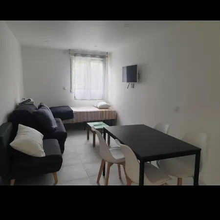 Daire Grand Appartement, 2 Ou 3 Ou 4 Pieces, Tramway Sur Place, Proche Gare Sncf St Augustin 5 Min, Aeroport A 7 Min, Ou Allianz Riviera 10 Min, Palais Nikaia 2 Min , Supermarche Sur Place, Parking Possible Si Disponible Ou Payant A 1000 Metre *