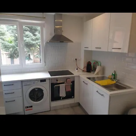 Grand Appartement, 2 Ou 3 Ou 4 Pieces, Tramway Sur Place, Proche Gare Sncf St Augustin 5 Min, Aeroport A 7 Min, Ou Allianz Riviera 10 Min, Palais Nikaia 2 Min , Supermarche Sur Place, Parking Possible Si Disponible Ou Payant A 1000 Metre *