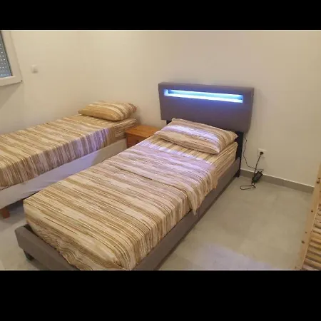 Grand Appartement, 2 Ou 3 Ou 4 Pieces, Tramway Sur Place, Proche Gare Sncf St Augustin 5 Min, Aeroport A 7 Min, Ou Allianz Riviera 10 Min, Palais Nikaia 2 Min , Supermarche Sur Place, Parking Possible Si Disponible Ou Payant A 1000 Metre