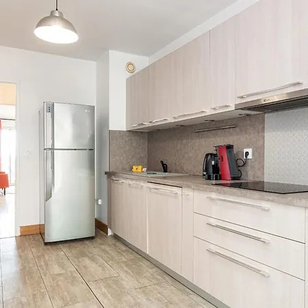 Apartment Large 2 Bdr Close To The Balcony & Garage
