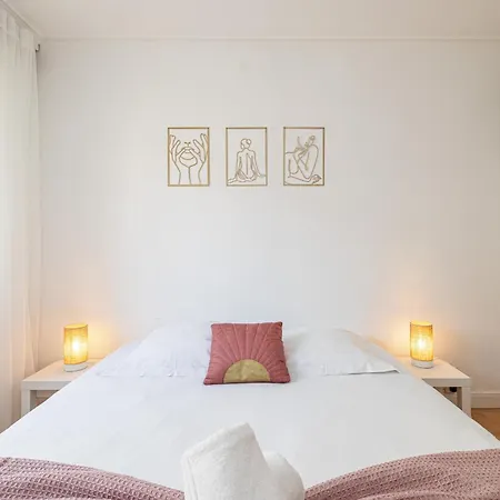 Large 2 Bdr Close To The Balcony & Garage Apartment Nizza