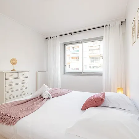 Large 2 Bdr Close To The Balcony & Garage Nice