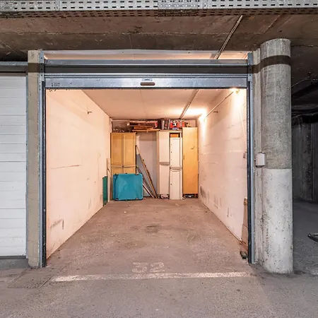 Large 2 Bdr Close To The Balcony & Garage Apartment