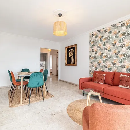 Large 2 Bdr Close To The Balcony & Garage Apartment Nice