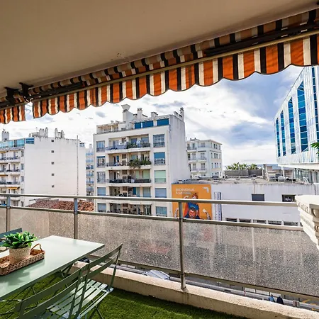 Large 2 Bdr Close To The Balcony & Garage