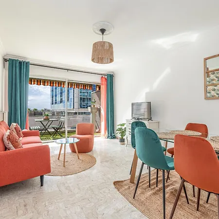 Large 2 Bdr Close To The Balcony & Garage Apartment