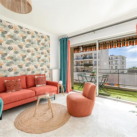 Large 2 Bdr Close To The Balcony & Garage Apartment *