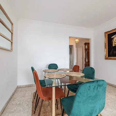 Apartment Large 2 Bdr Close To The Balcony & Garage Nice