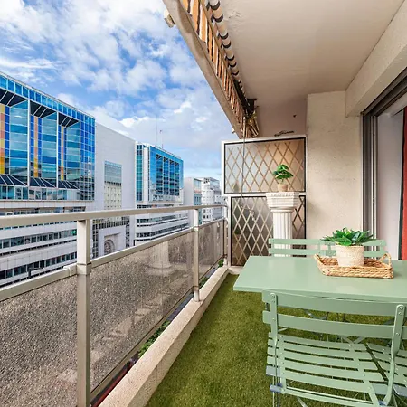 Large 2 Bdr Close To The Balcony & Garage * Nice