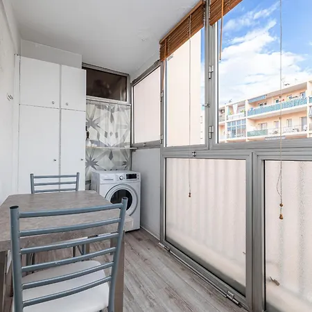 Large 2 Bdr Close To The Balcony & Garage Apartment *