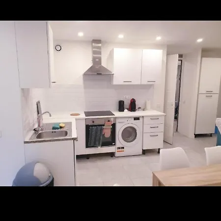 Grand Appartement, 2 Ou 3 Ou 4 Pieces, Tramway Sur Place, Proche Gare Sncf St Augustin 5 Min, Aeroport A 7 Min, Ou Allianz Riviera 10 Min, Palais Nikaia 2 Min , Supermarche Sur Place, Parking Possible Si Disponible Ou Payant A 1000 Metre * Nice