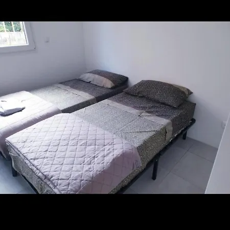 Grand Appartement, 2 Ou 3 Ou 4 Pieces, Tramway Sur Place, Proche Gare Sncf St Augustin 5 Min, Aeroport A 7 Min, Ou Allianz Riviera 10 Min, Palais Nikaia 2 Min , Supermarche Sur Place, Parking Possible Si Disponible Ou Payant A 1000 Metre