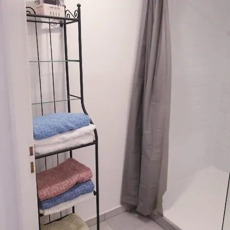 Grand Appartement, 2 Ou 3 Ou 4 Pieces, Tramway Sur Place, Proche Gare Sncf St Augustin 5 Min, Aeroport A 7 Min, Ou Allianz Riviera 10 Min, Palais Nikaia 2 Min , Supermarche Sur Place, Parking Possible Si Disponible Ou Payant A 1000 Metre Nice