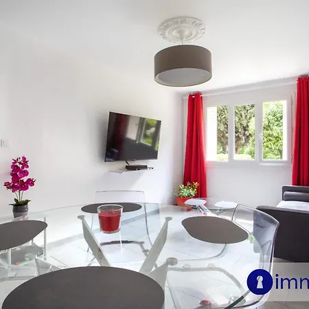 Pasteur With Parking Space Apartment