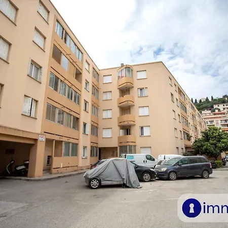 Pasteur With Parking Space