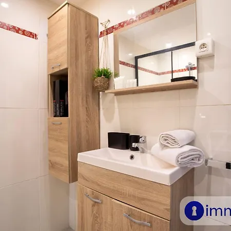 Pasteur With Parking Space Apartment