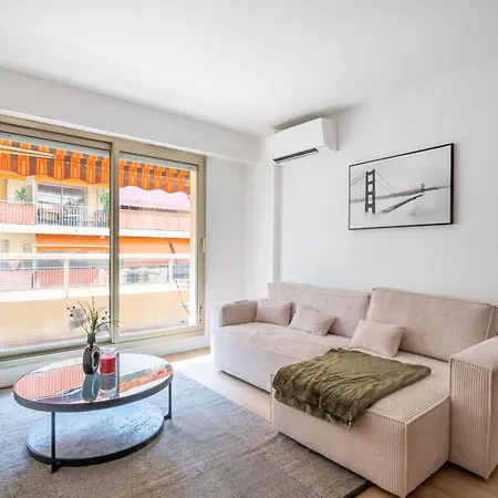 Near Old Town And Fully Renovated Apartment *