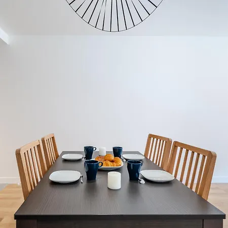 Near Old Town And Fully Renovated Apartment Nice