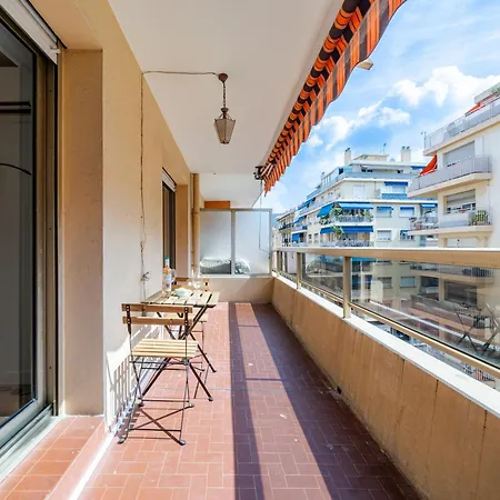 Near Old Town And Fully Renovated *