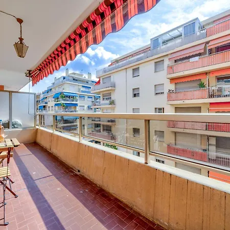 Near Old Town And Fully Renovated Apartment