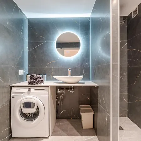 Apartment Near Old Town And Fully Renovated *