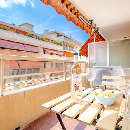 Near Old Town And Fully Renovated Apartment Nice