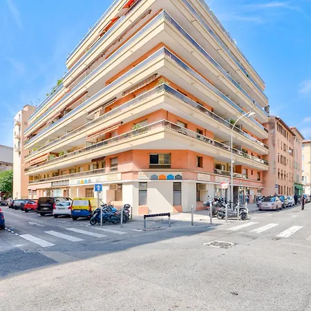 Near Old Town And Fully Renovated *