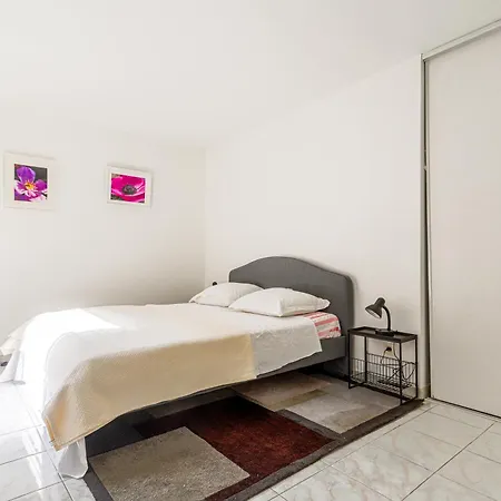 Appartamento 2 Pieces Coeur Vieux Avec Stationnement