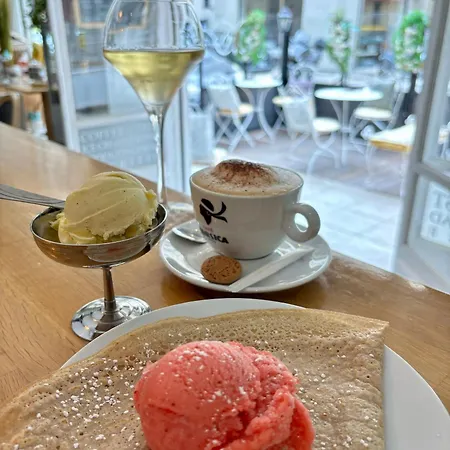 A Louer Au Coeur Du Carre Dor A Nice, Rue Dalpozzo A 150 Metres Des Plages * Nice