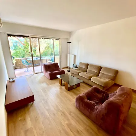 Apartment Superbe De 3p Pieces Dans Avec Piscine Et Climatisation