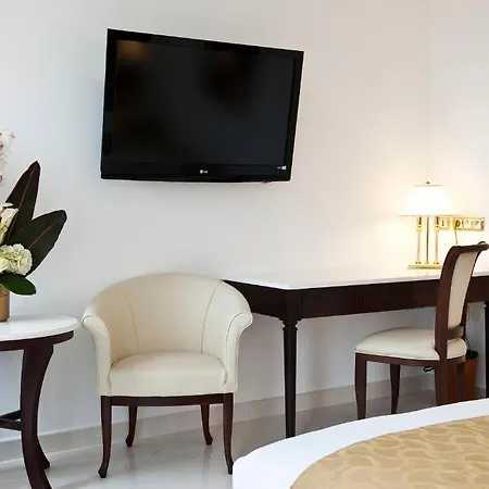 Aston La Scala Hotel 4*