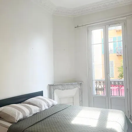 T5 Spacieux Centre Apartment