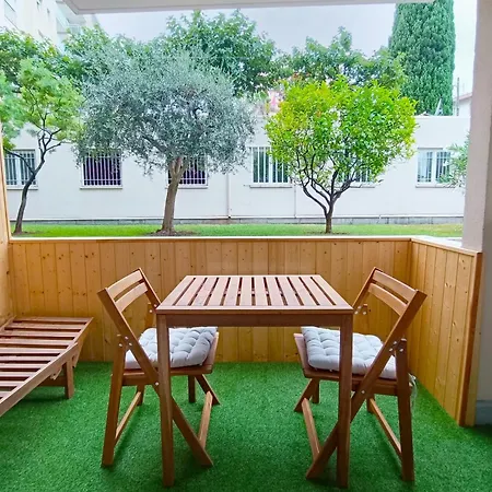 Apartment Cozy With Balcony - 5 Min To The