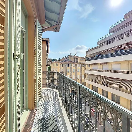 Nestor&jeeves - Palais Du Port - Balcony - Port Place Du Pin