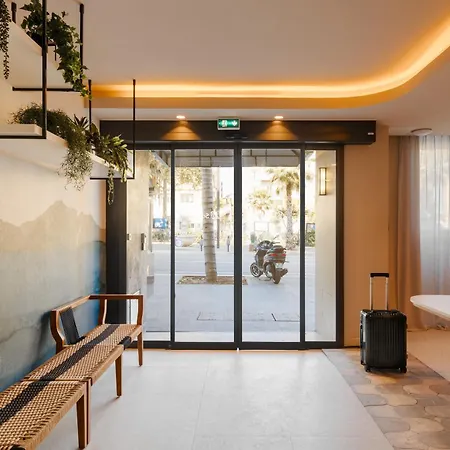 Hotel Yelo Promenade Powered By Sonder Nice