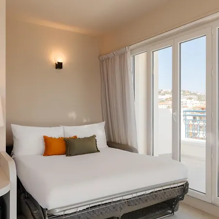 Yelo Promenade Powered By Sonder Hotel *