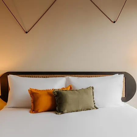 Yelo Promenade Powered By Sonder Hotel *