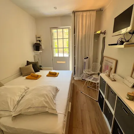 Charmante Studette - Centre Apartment *