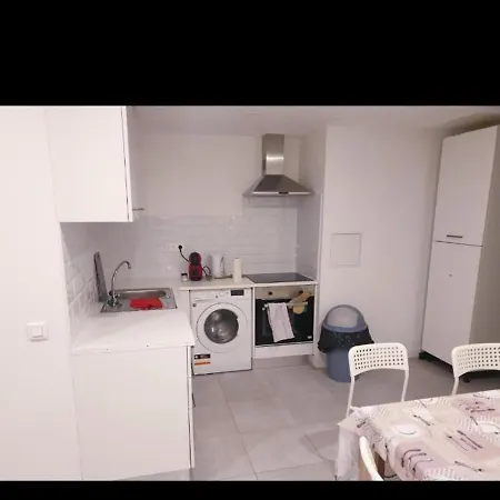 Grand Appartement, 2 Ou 3 Ou 4 Pieces, Tramway Sur Place, Proche Gare Sncf St Augustin 5 Min, Aeroport A 7 Min, Ou Allianz Riviera 10 Min, Palais Nikaia 2 Min , Supermarche Sur Place, Parking Possible Si Disponible Ou Payant A 1000 Metre *