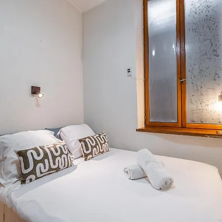 2 Bdr Heart Old Town Apartment