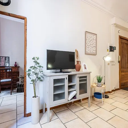 2 Bdr Heart Old Town Apartment *