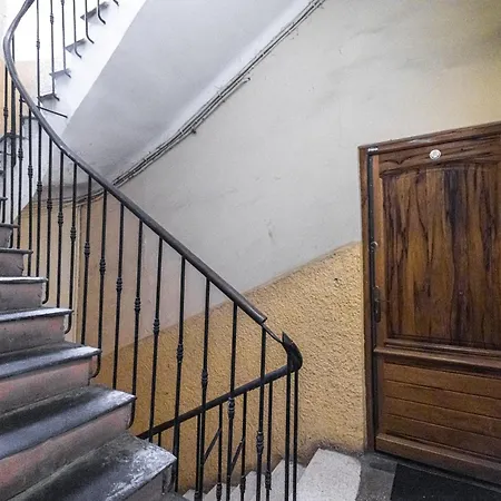 2 Bdr Heart Old Town Apartment *